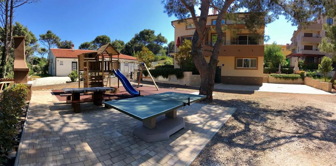 Beach House Villa - Ap. 2 Premantura Apartamento