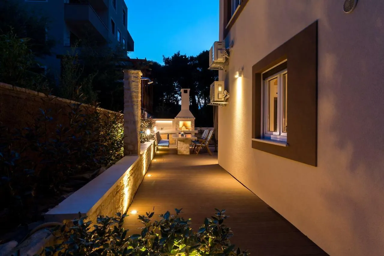 Beach House Villa - Ap. 2 Premantura