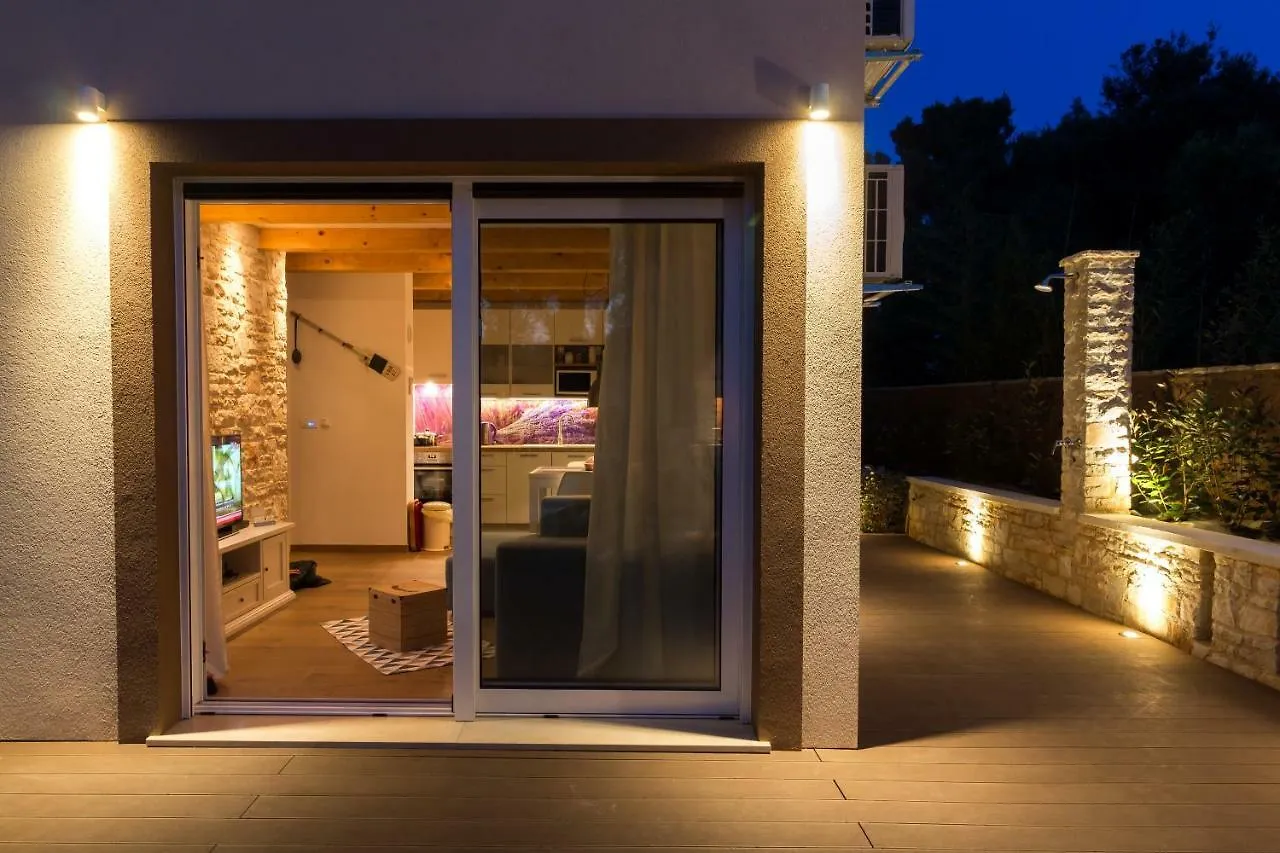 Beach House Villa - Ap. 2 Premantura